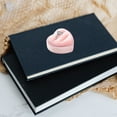 thumbnail image 3 of Caja de almacenamiento para anillos en forma de corazón, ideal para ceremonias de boda, propuestas y compromisos., 3 of 7