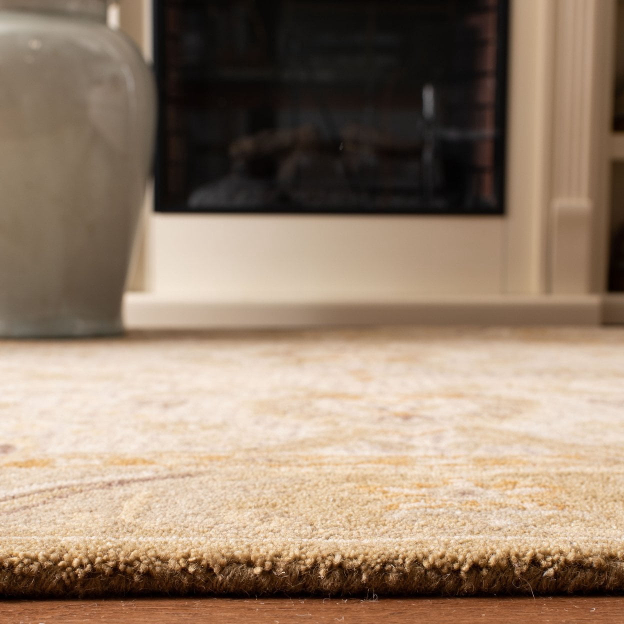 SAFAVIEH Anatolia Sharon Floral Runner Rug, Silver/Light Brown, 2'3" x 10'