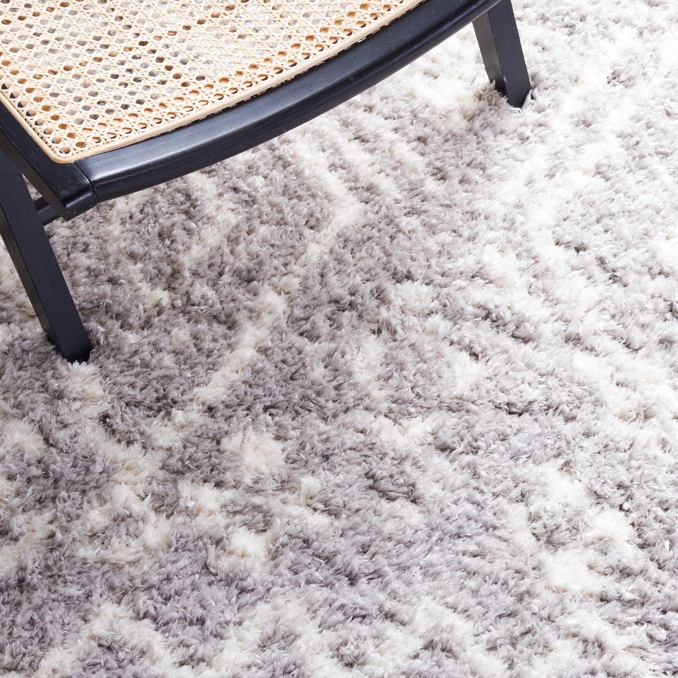 Safavieh Flokati Claudia Aztec Polyester Shag Area Rug, Gray/Ivory, 4' x 6'