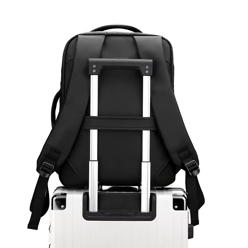thumbnail image 4 of InnotechSC Mochila Delgada para Laptop, Bolso de Cuero Liviano de Negocios Unisex, para Viajar, 15.6", Negro, 4 of 8