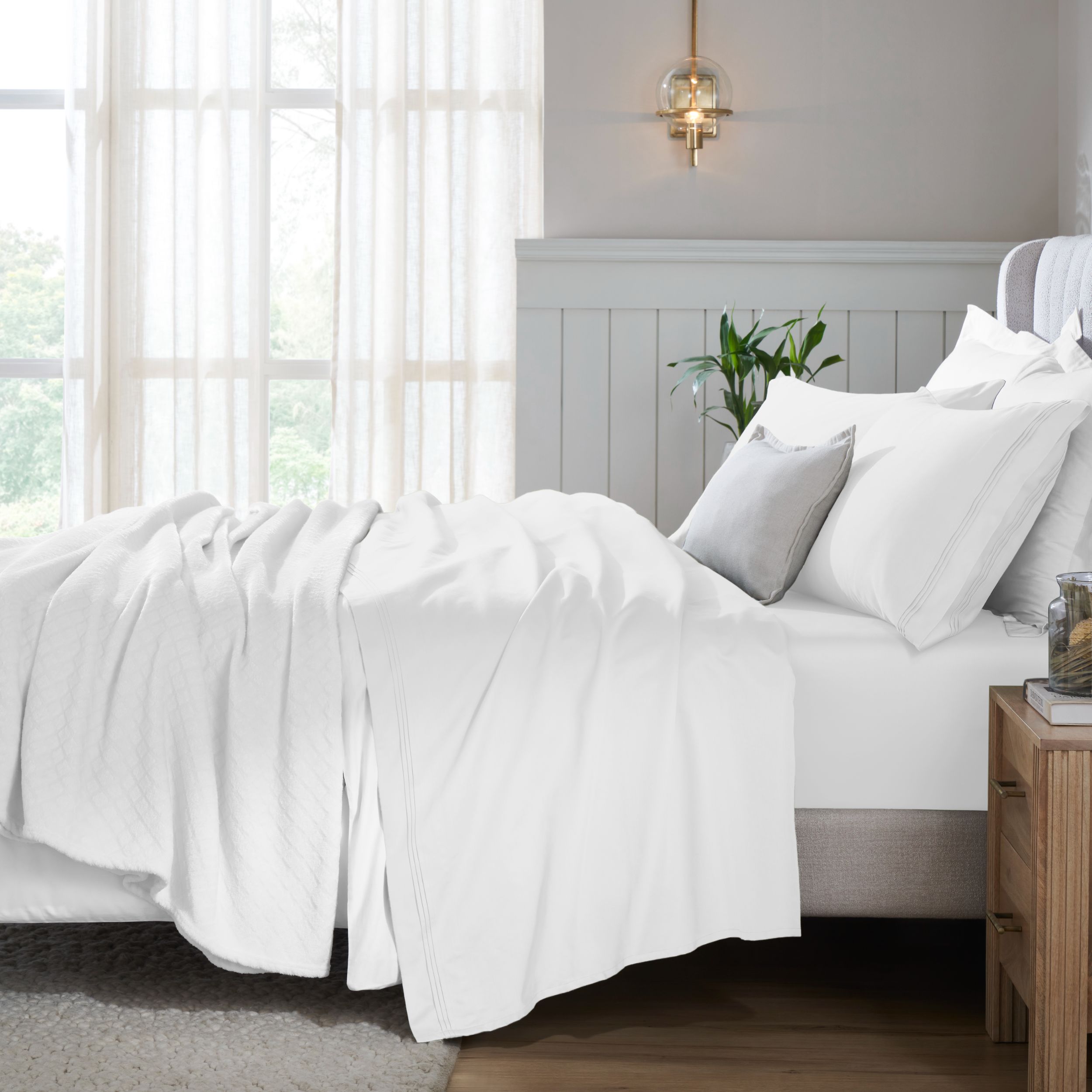 Superior 650 TC Egyptian Cotton Sheet Set, Extra Deep Pocket - 20 Inch, Queen Size, White