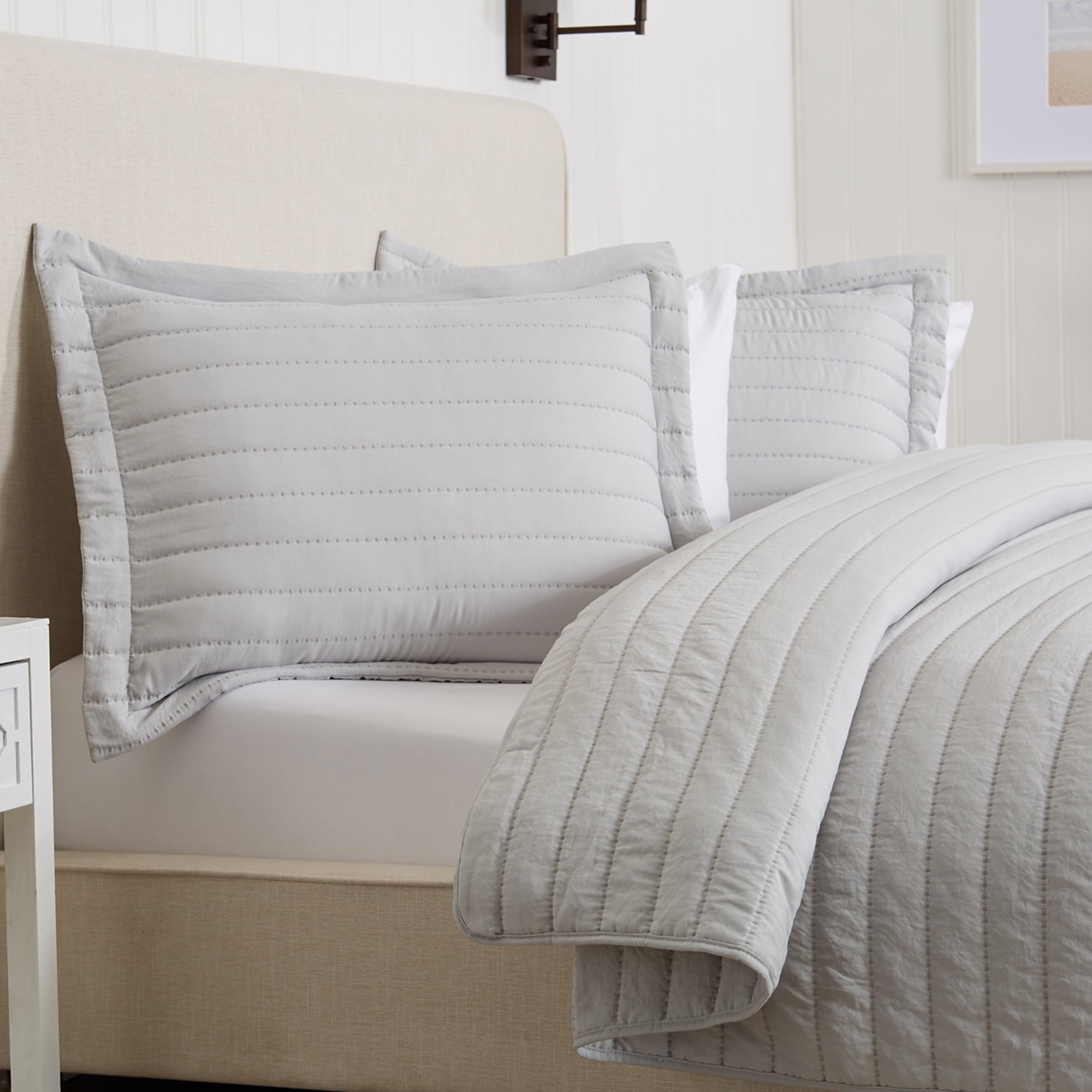 Great Bay Home Channel Stitch Modern Ribbed Reversible Quilt Set With Shams  (Full / Queen, Grey)
