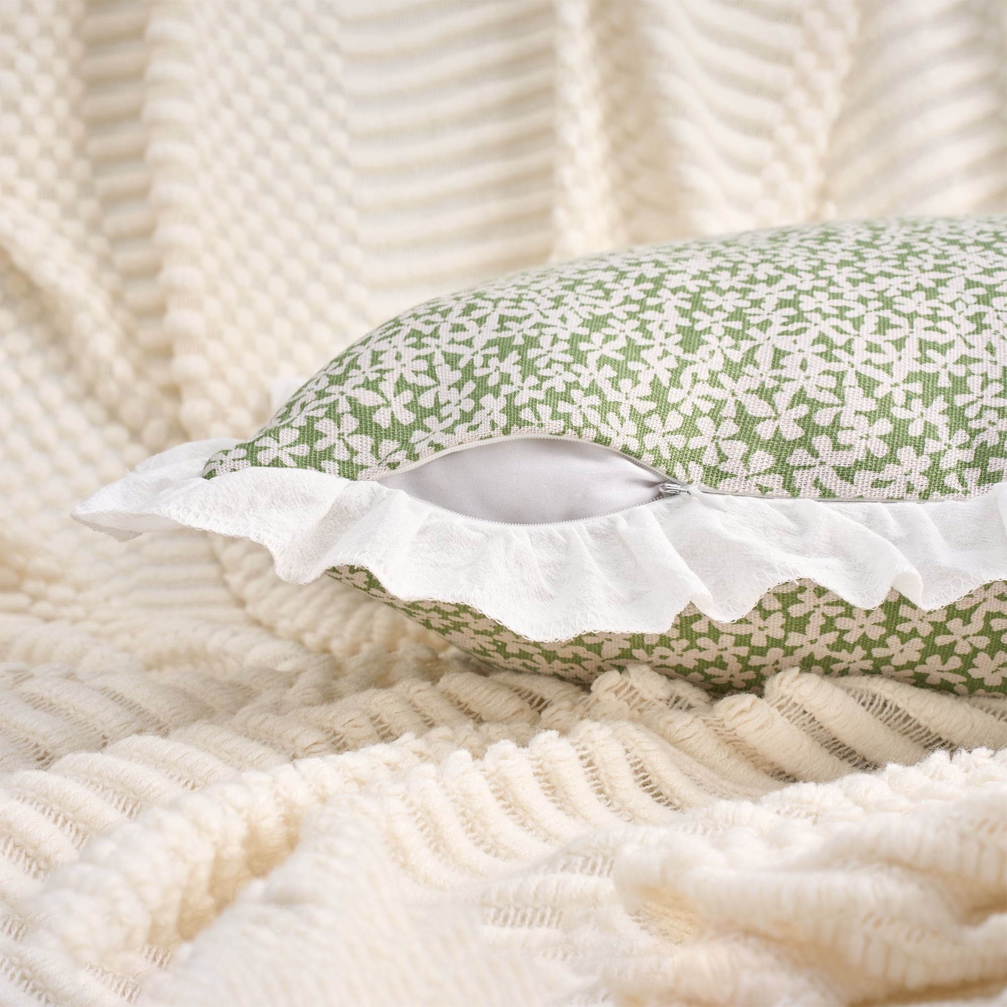 Unique Bargains Set of 2 Leaf Print Pillow Covers with Ruffled Trim Green 18" x 18"