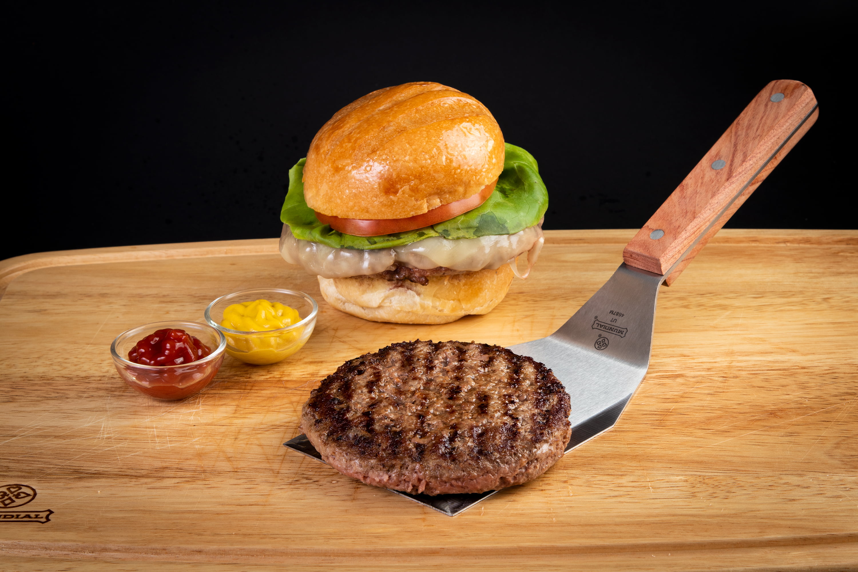 Mundial 4687M Wood Handled 5" x 4" Steak & Hamburger Turner 
