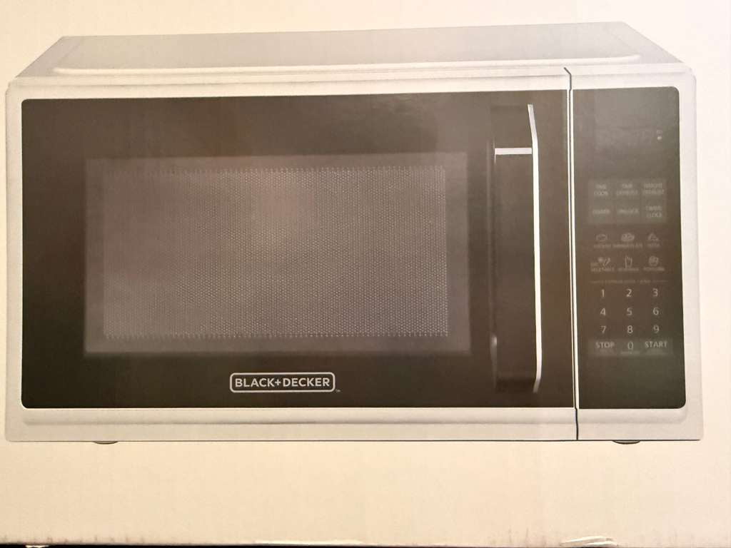 Black+Decker 0.9 Cu.Ft. LED display 900w Digital Microwave White