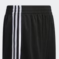 thumbnail image 3 of Pantalones cortos adidas Adi Classic de 3 rayas para niños, negros, talla 4, 3 of 4