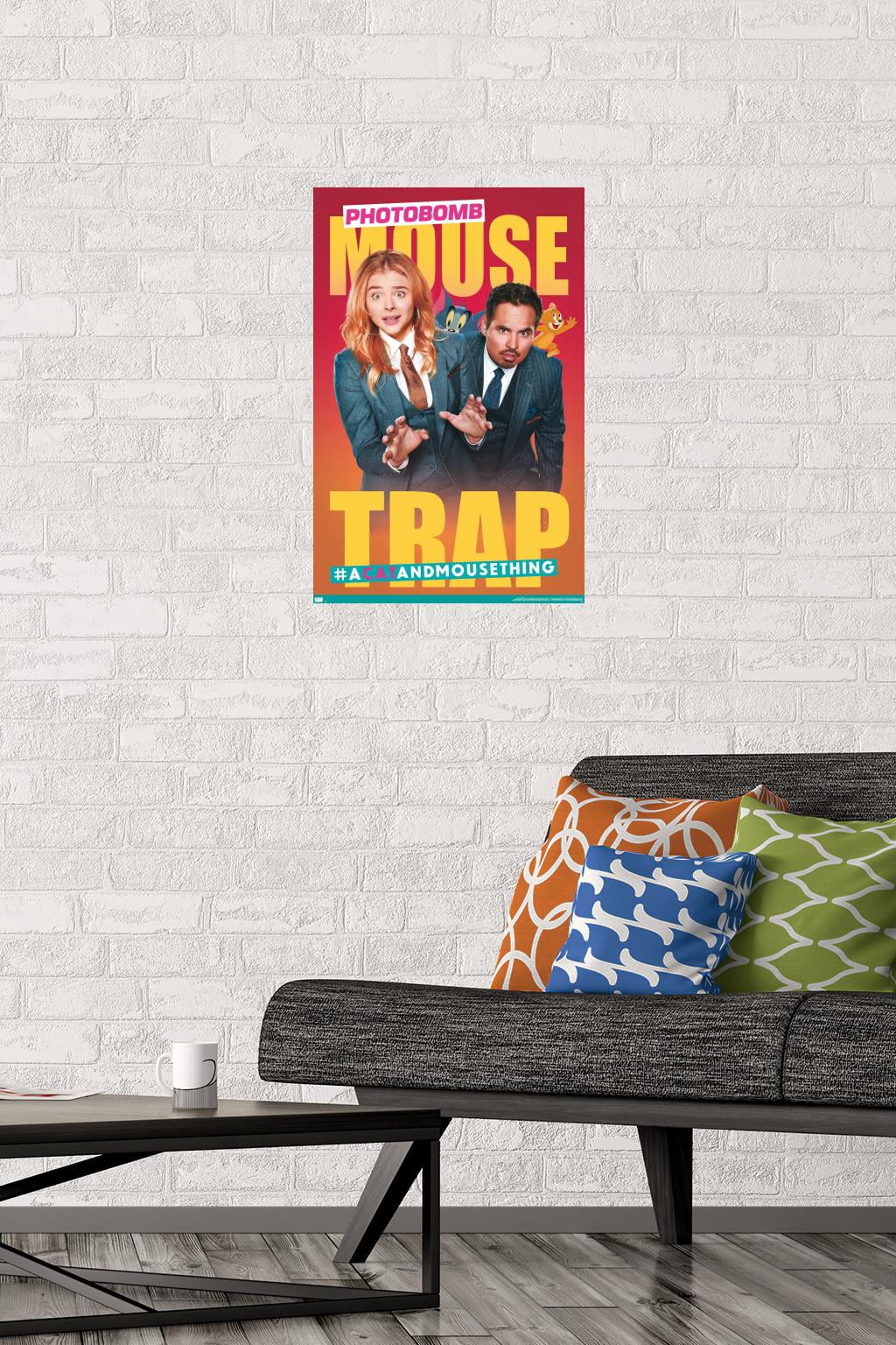 Tom and Jerry - Photobomb Wall Poster, 14.725" x 22.375"