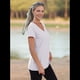 thumbnail image 5 of Camiseta Informal con Cuello en V para Mujer, Color , Talla M, 5 of 9