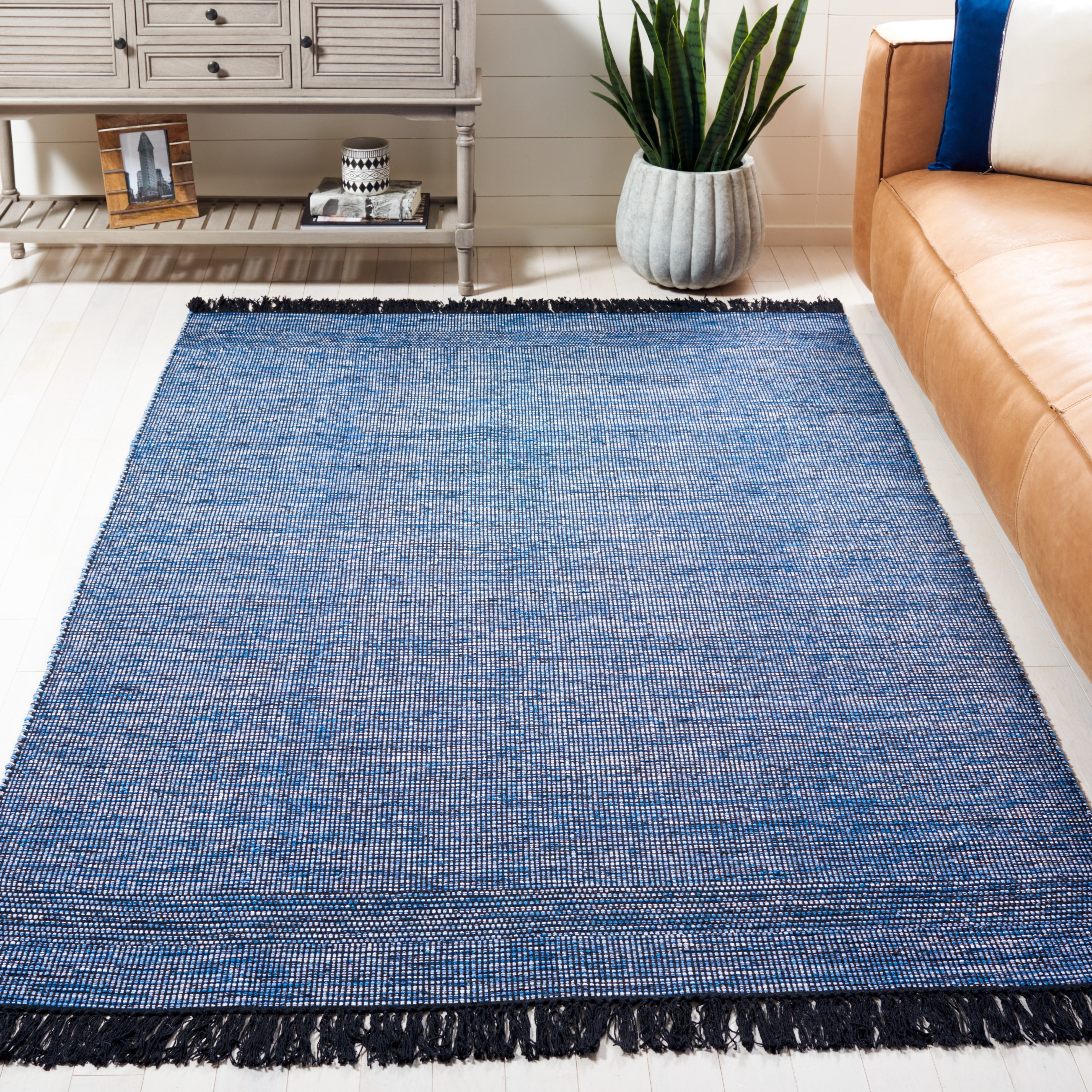 SAFAVIEH Montauk Kelsey Distressed Cotton Area Rug, Blue/Black, 6' x 9'