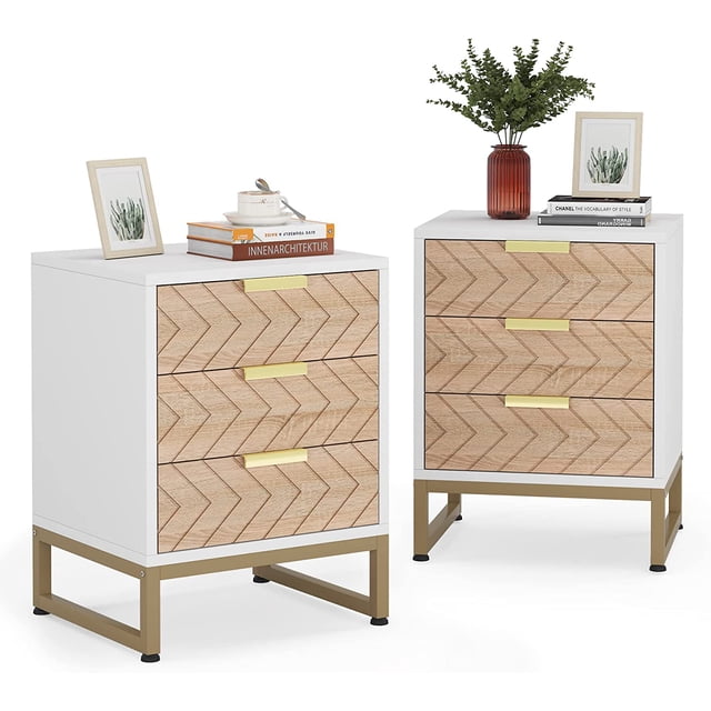 Tribesigns Ensemble de 2 Tables de Chevet à 3 Tiroirs, Table de Chevet Moderne avec Design Unique en Chevron, Table d'Appoint Blanche avec Pieds en Métal Doré pour Chambre (Couleur Blanc et Bois)
