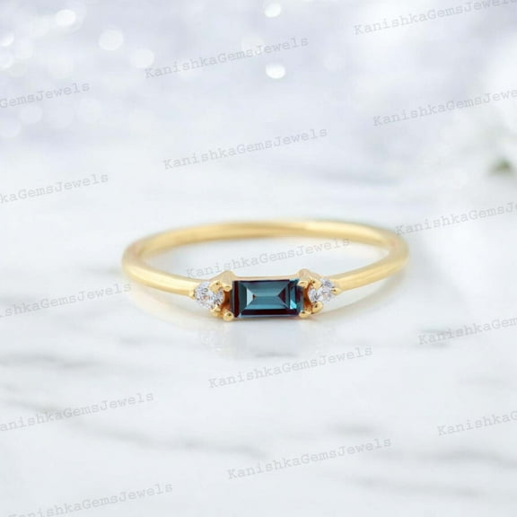 KANISHKAGEMS&JEWELS 2.5x5 mm / 0.3 Ct Dainty Baguette Cut Alexandrite Ring Vintage Small Color Change Alexandrite Engagement Ring Moissanite Cluster Ring for Women Christmas Gift