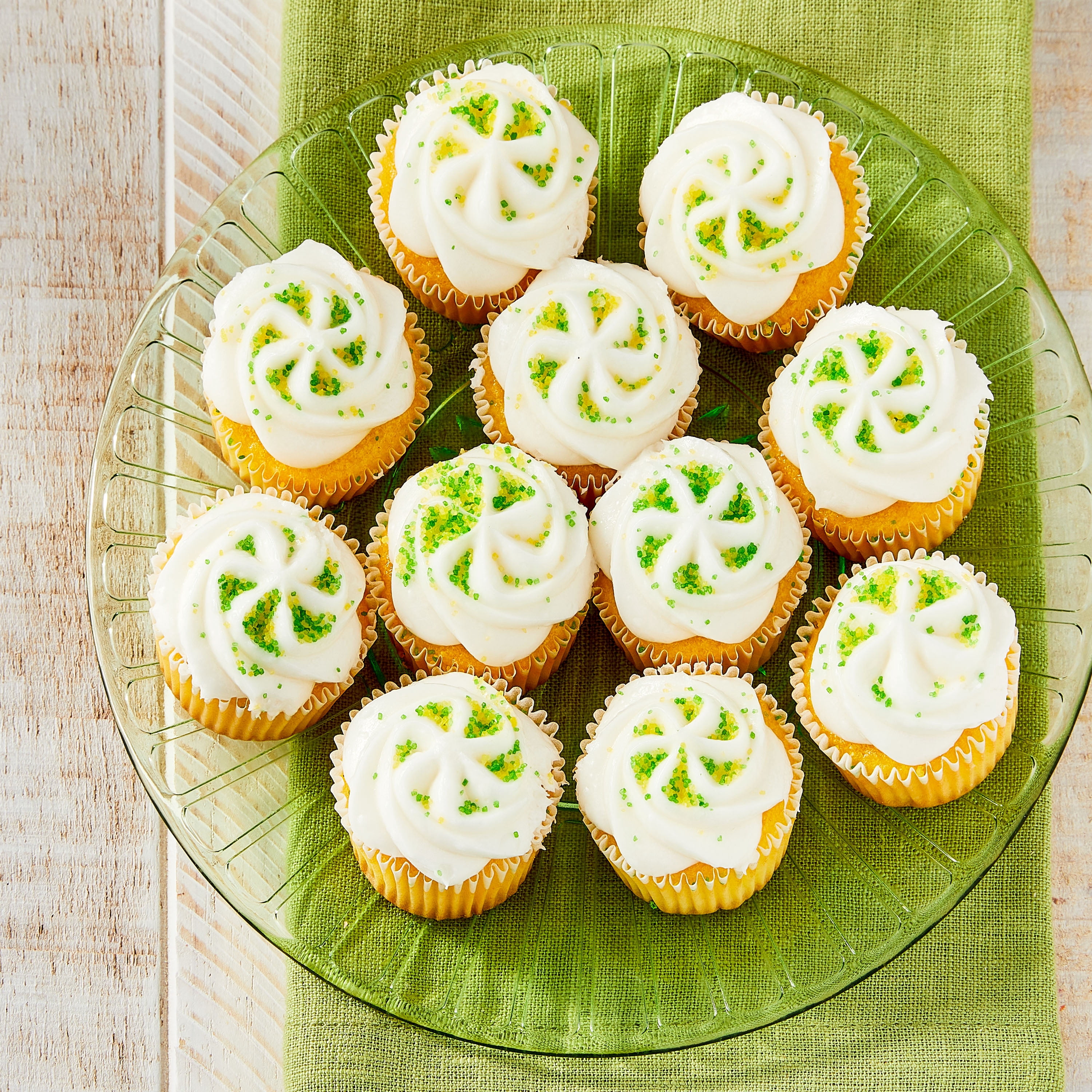 Freshness Guaranteed 7UP Flavored Cupcakes, 10 oz, 12 Count