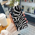 thumbnail image 4 of Muestra tu estilo con esta vibrante y divertida funda para teléfono con estampado de dibujos animados, 4 of 4