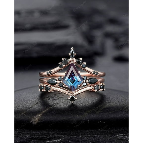 3PCS Vintage Kite Cut Alexandrite Engagement Ring Set, V Shape Rose Gold Black Moissanite Promise Ring, Bridal Set Wedding Ring Gift for her