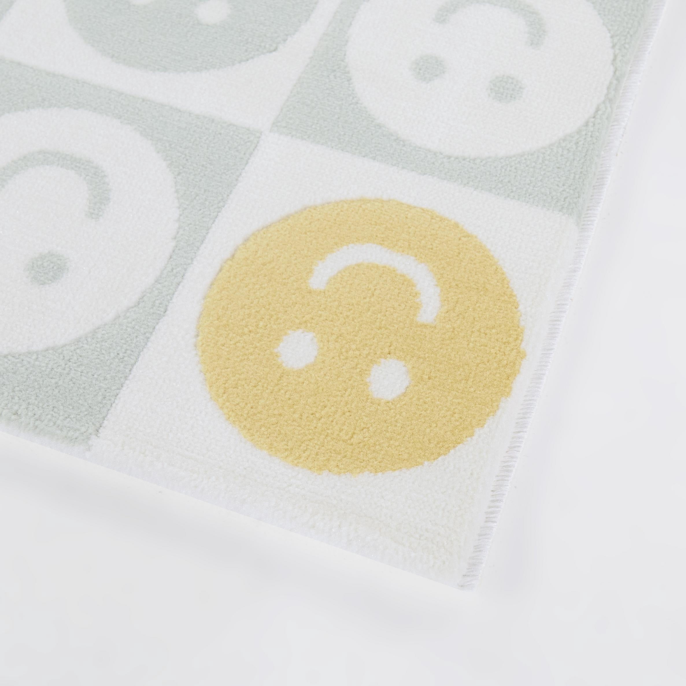 Mainstays Checkered Happy Face Youth Indoor Rug, 4x4