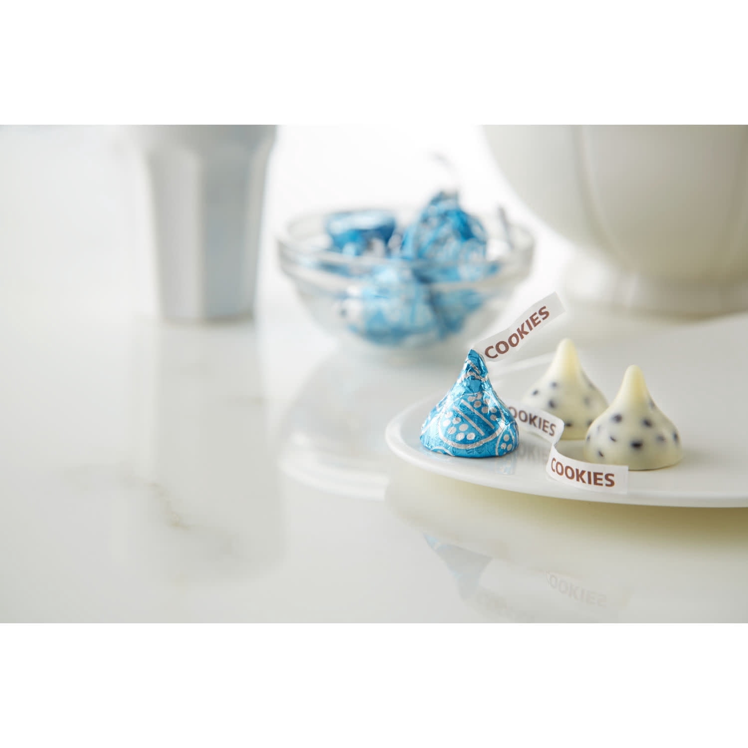 HERSHEY'S KISSES Cookies 'n' Creme Candy Share Pack, 9.1 OZ