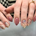 thumbnail image 1 of Uñas postizas adhesivas Hrnsnails almendradas cortas con diseño floral, 30 piezas, 1 of 7