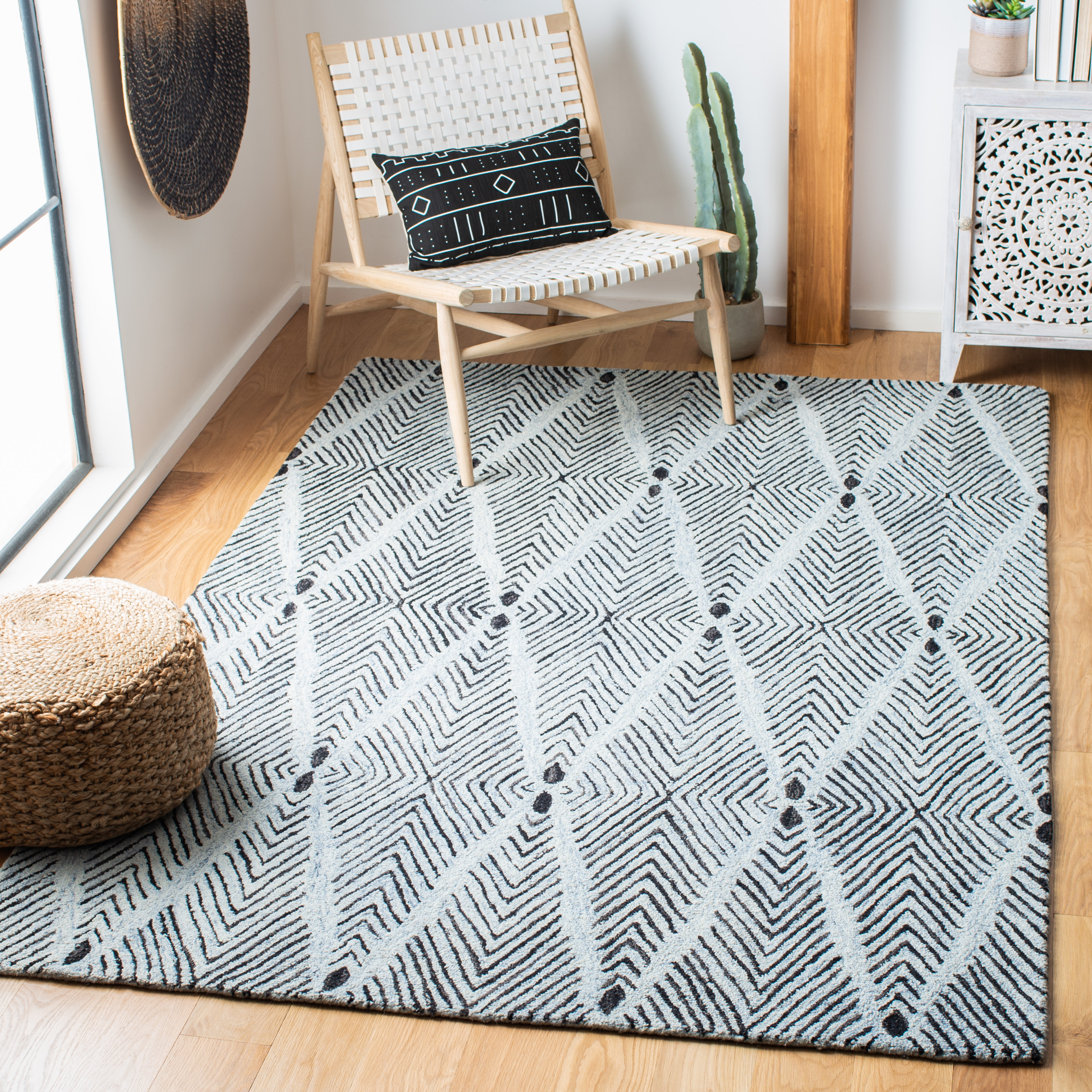SAFAVIEH Micro-Loop Angelica Diamond Area Rug, Light Blue/Charcoal, 4' x 6'