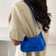 thumbnail image 5 of Bolso de hombro con patrón de piedra para mujer, Bolso de mano cuadrado de PU, Bolso brillante para axilas (rojo rosa), 5 of 7