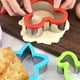 thumbnail image 2 of Juego de cortador y sellador de sándwiches, máquina para descortezar pan, máquina para hacer panqueques, cortadores de galletas con forma de corazón, cuadrado, circular y dinosaurio, regalo para, 2 of 5