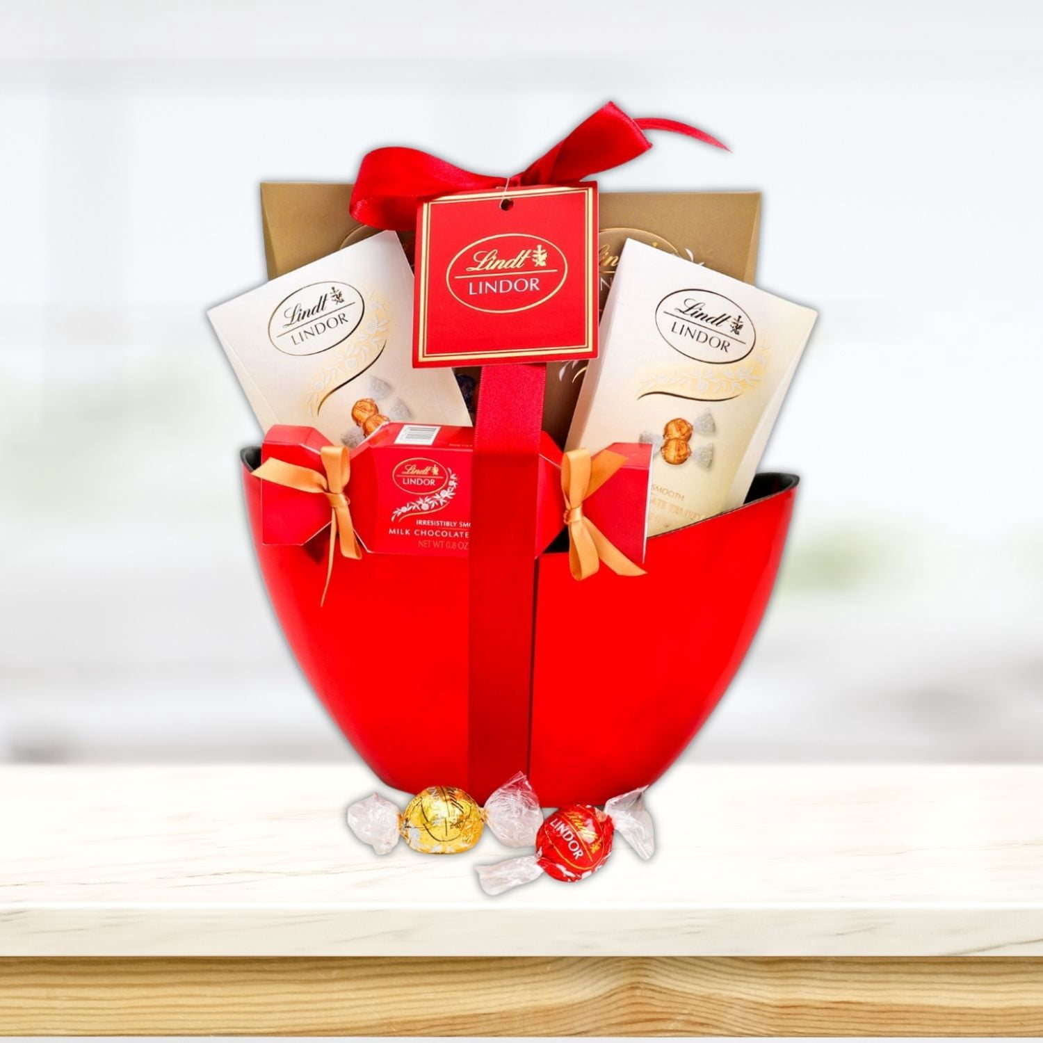 Alder Creek Gift Baskets Lindt Gift Basket (13 Pieces)