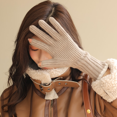 thumbnail image 5 of Gants en Tricot Torsadé pour Femmes avec Écusson de Paume à Écran Tactile, 5 of 5