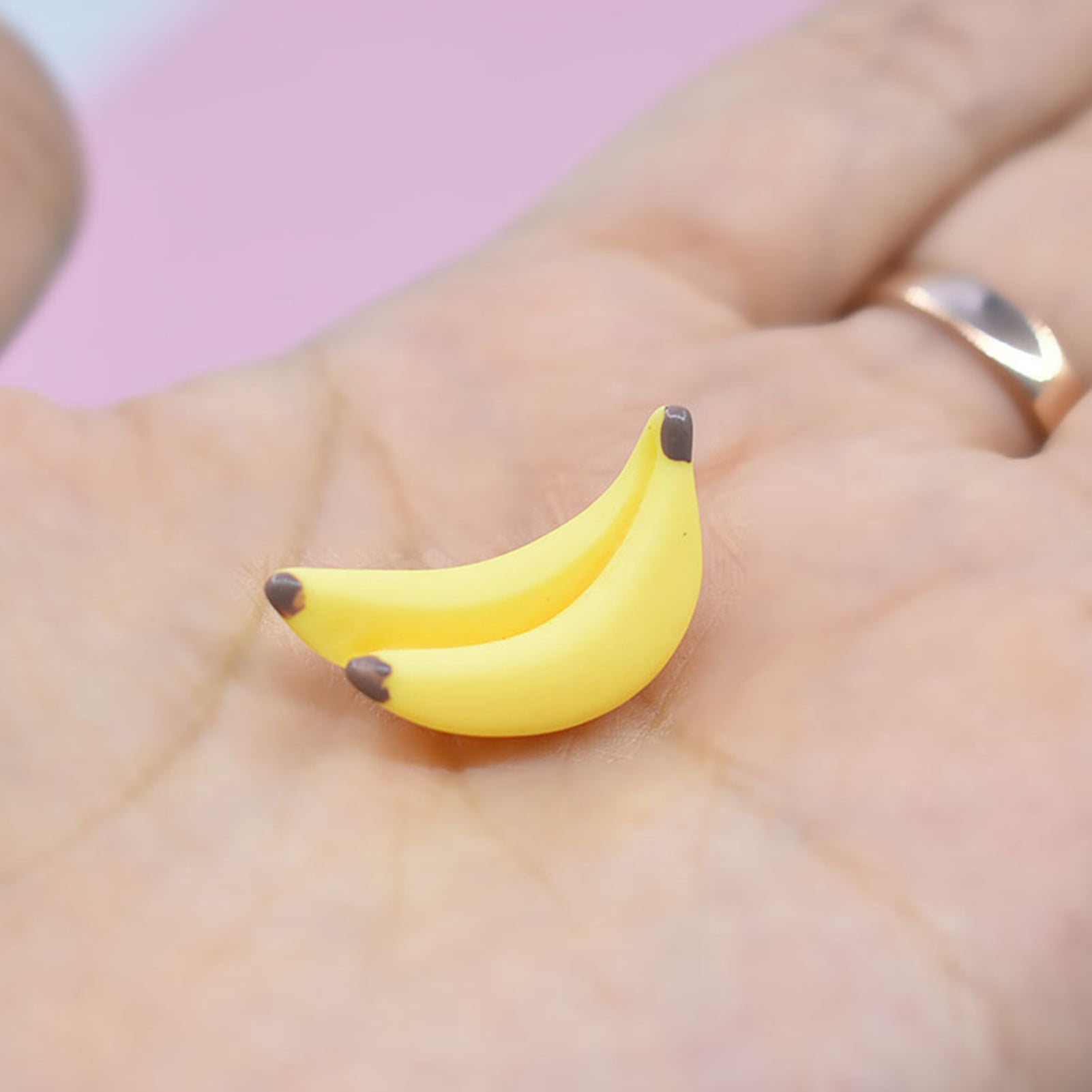 Dianhelloya 5Pcs Banana Toys Dollhouse Miniature Food Play