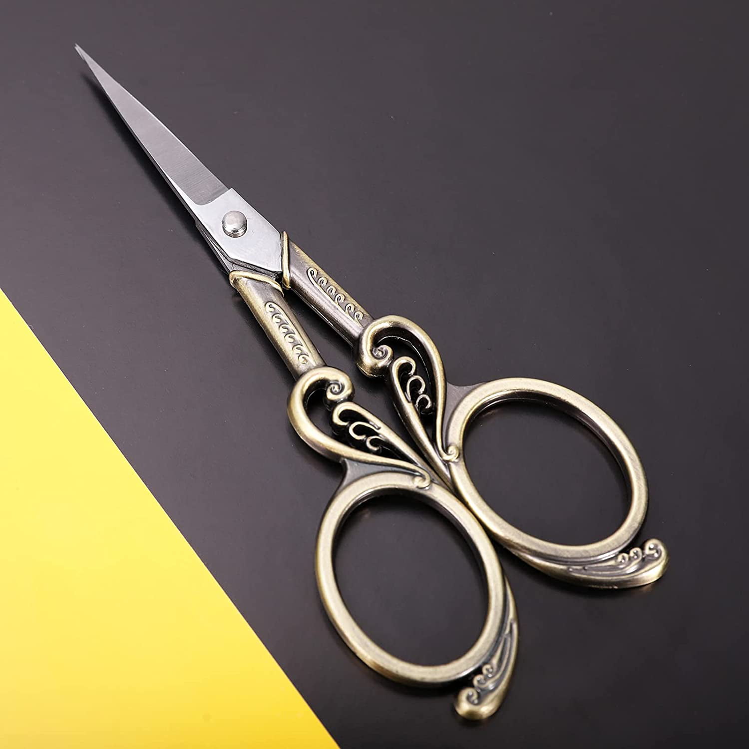  HITOPTY Embroidery Scissors, 4.5in Small Sharp Pointed