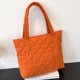 thumbnail image 4 of Bolso de hombro acolchado para mujer, bolso de mano tipo hobo, ligero, tipo tote, tipo cartera, para gimnasio, bolso de viaje, 4 of 7