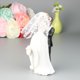 thumbnail image 2 of Figura moderna hecha a mano para decoración de tartas de boda, novia y novio, decoración rústica para tartas para bodas, decoración de escritorio con estatua de pareja divertida, abrazo volador (2 uni, 2 of 5
