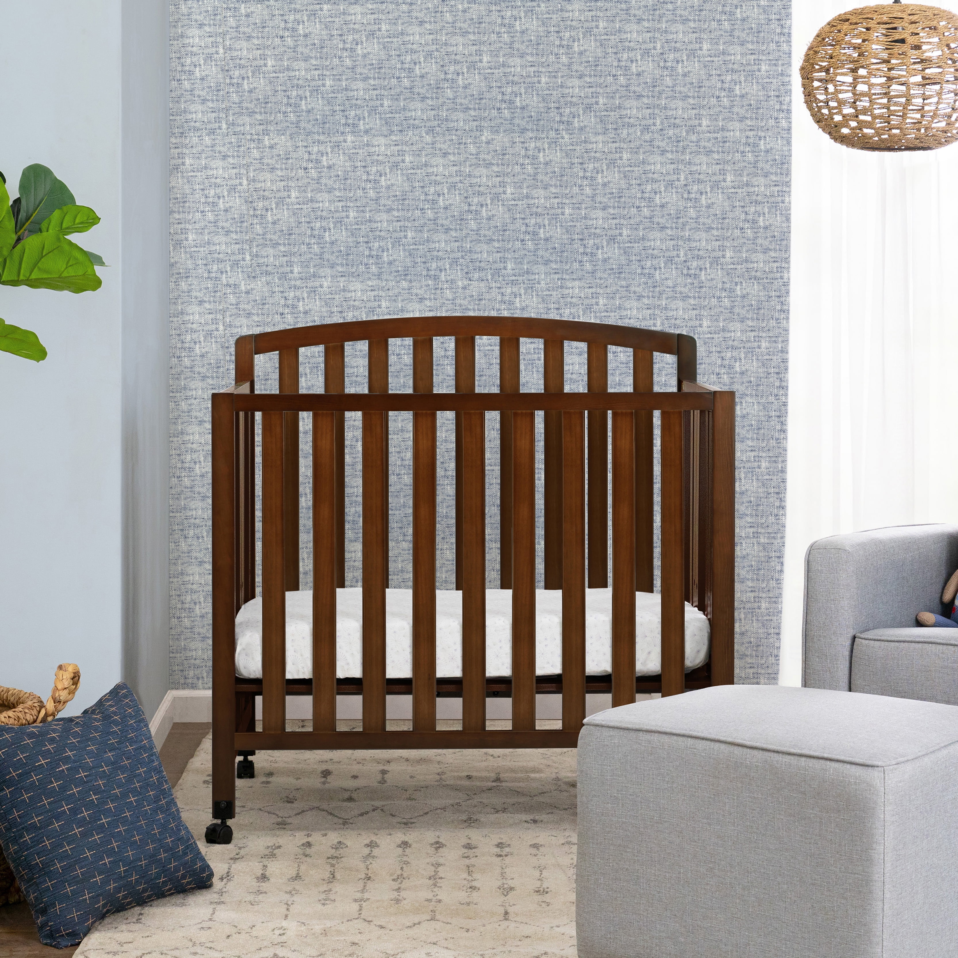 DaVinci Dylan Folding Portable 3-in-1 Mini Crib and Twin Bed