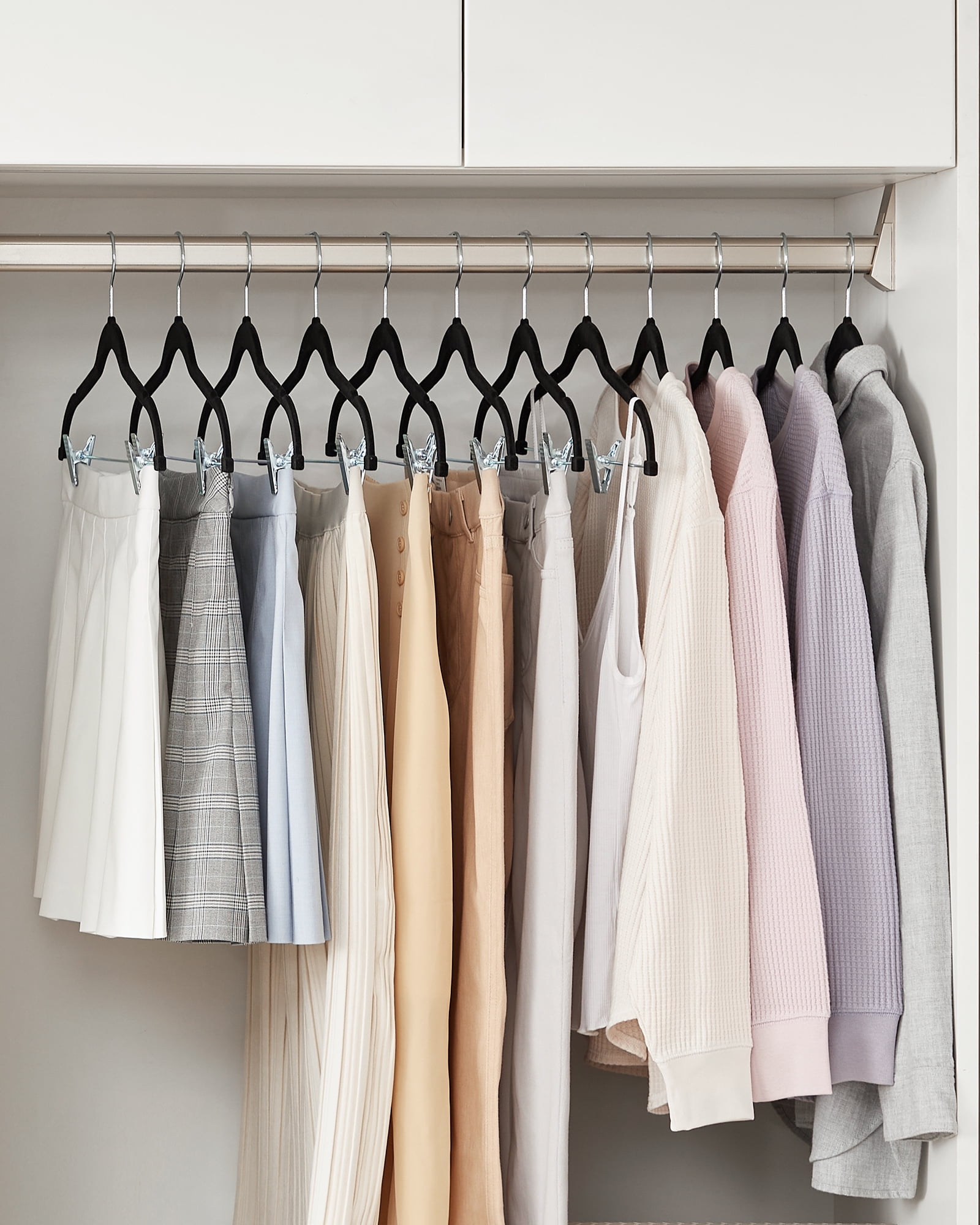 30-Pack Pants Hangers, 16.7-Inch Long Velvet Hangers with Adjustable Clips, Heavy-Duty, Non-Slip Skirt Hangers, Velvet Pants Hangers