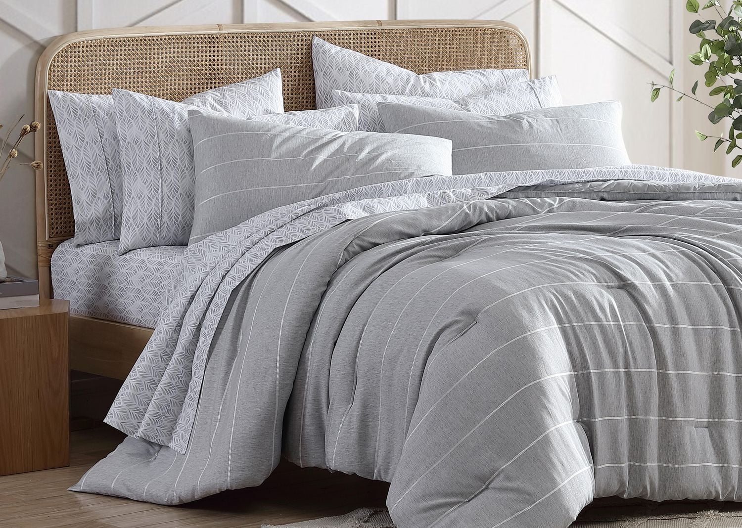 SOCIAL STANDARD by sanctuary 6 Piece Sheet Set, Recycled Microfiber, Wrinkle Resistant, Eco Friendly and Easy Care, Available Sizes: D,Q and K