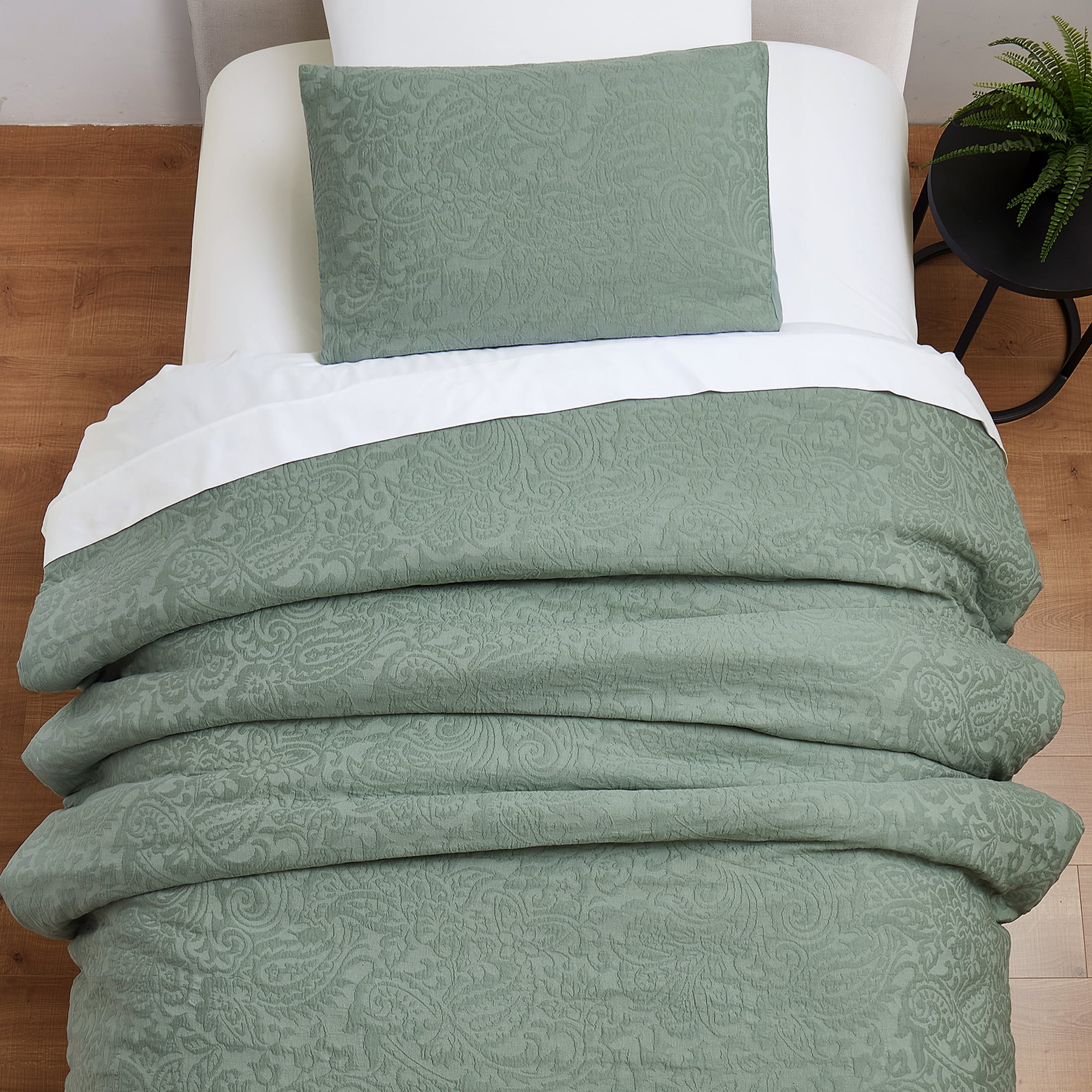 Better Homes & Gardens Paisley Matelasse 2-Piece Comforter Set, Sage,T/TXL, All Ages