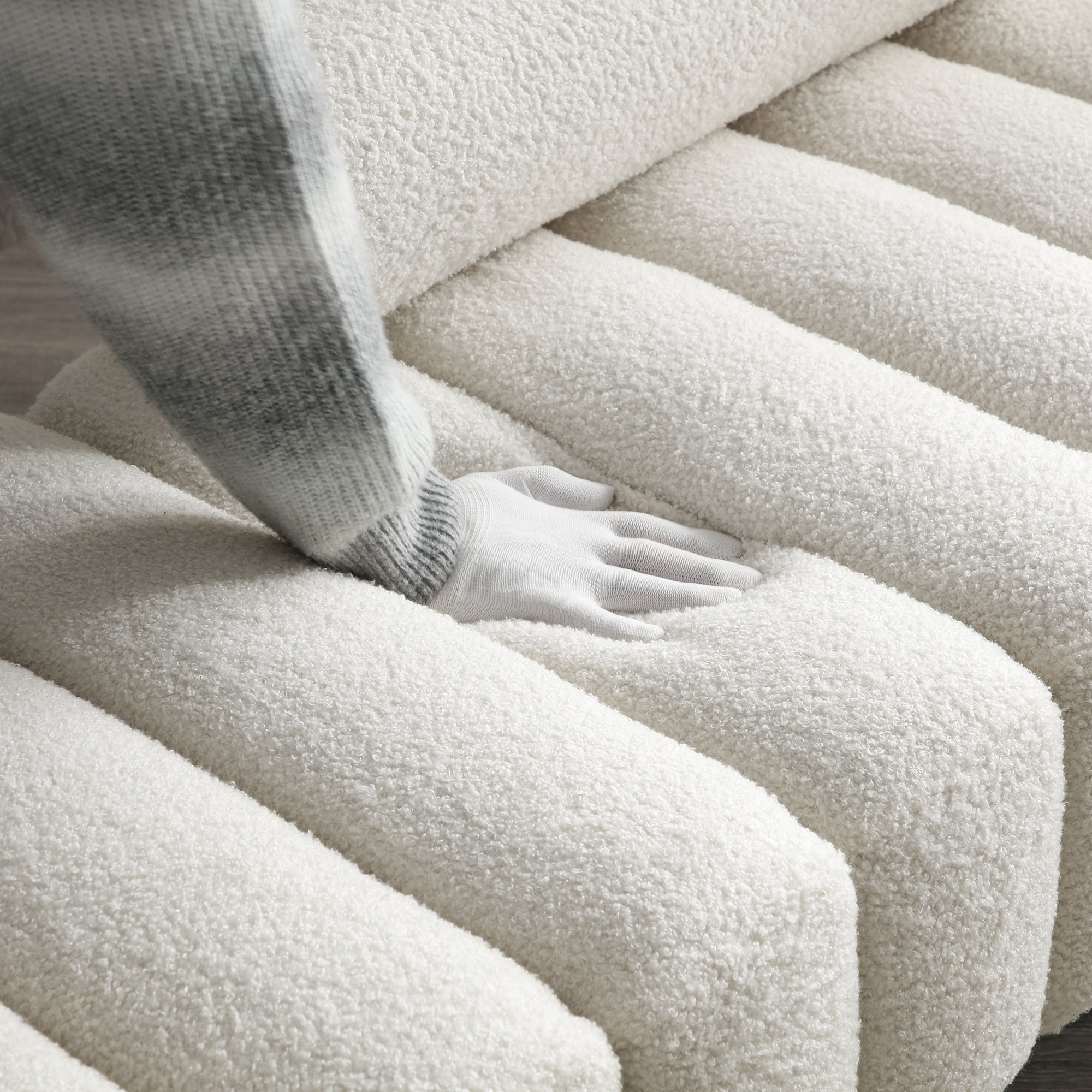 Miniyam Sherpa Upholstered Indoor Bench, White