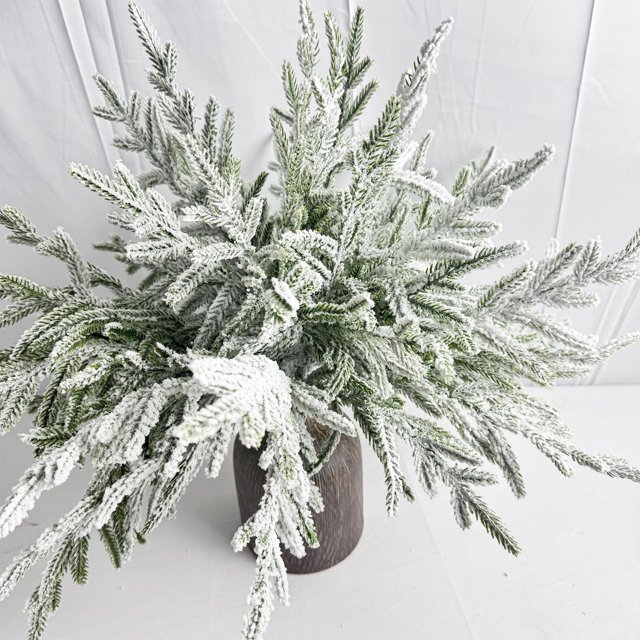 Diseños exquisitos: este árbol de ramas de simulación navideña presenta diseños exquisitos que capturan las atmósferas festivas y es la opción ideal para la decoración navideña.