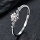 thumbnail image 4 of Anillo de dedo simple con incrustaciones de circonitas y corte de copo de nieve en forma de flor en plata esterlina S925, 4 of 6