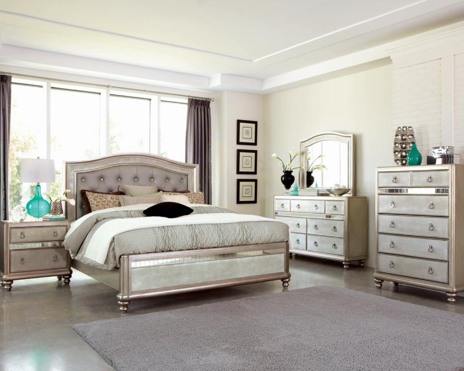 Coaster Bling Game Queen Bed with Button Tufting Metallic Platinum-Color:Metallic,Finish:Metallic Platinum,Style:Hollywood Glam