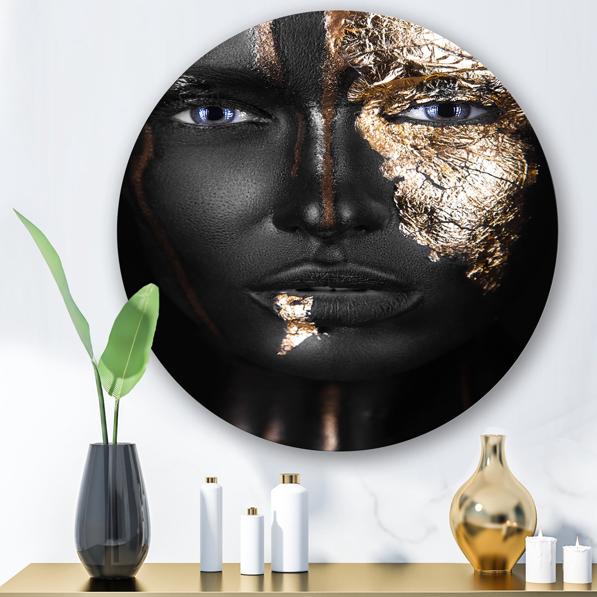 Designart 'Portrait of A African American Girl with Gold Makeup' Modern Circle Metal Wall Art 23x23 - Disc of 23