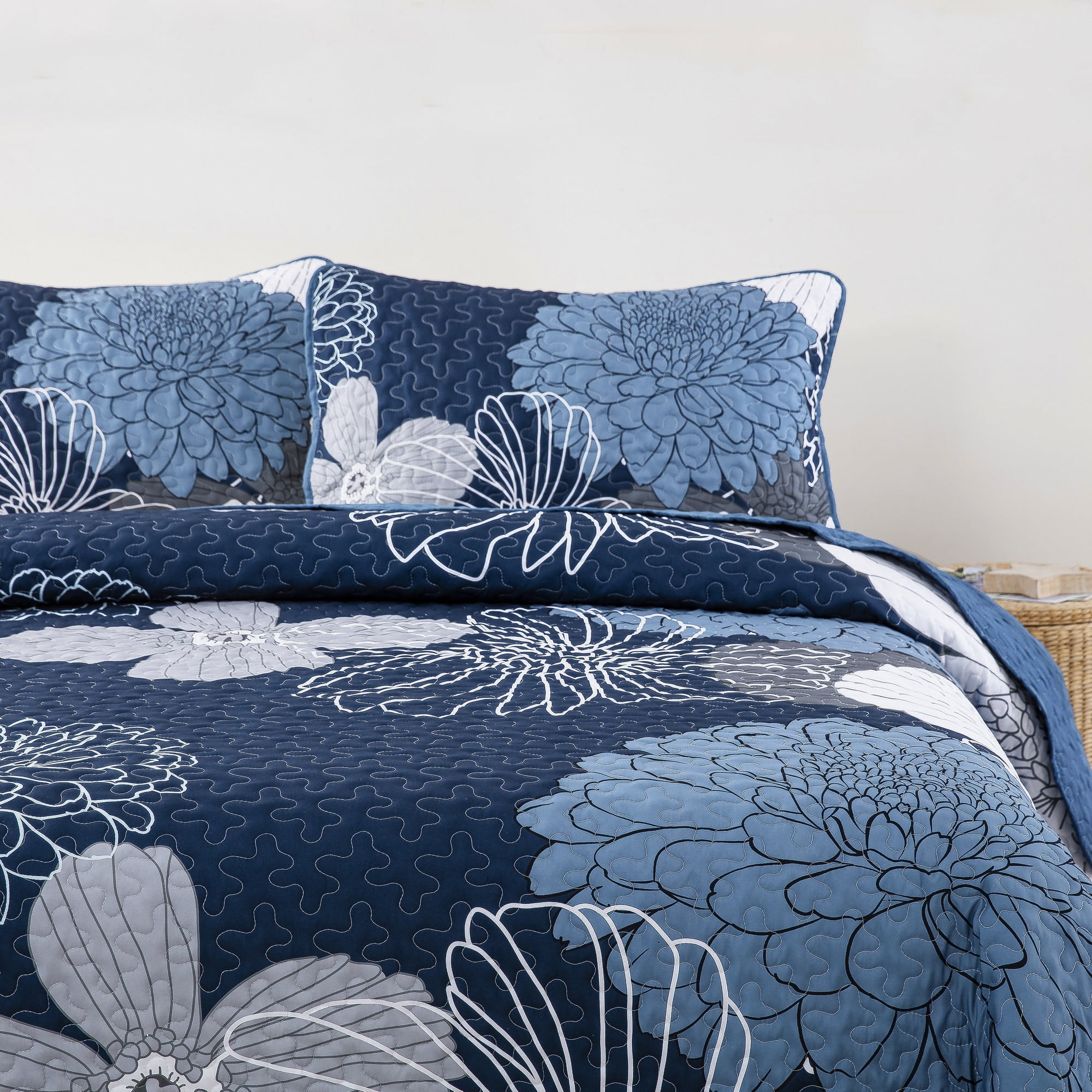 Dintszyayue Floral Quilt Set King Size,3Pcs Blue Bedding Set Lightweight Soft Adult(90"x110")