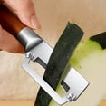 thumbnail image 1 of Pelador de verduras de acero inoxidable | Herramienta para pelar frutas | Utensilio de cocina ergonómico que ahorra esfuerzo | Preparación de alimentos en el hogar para zanahorias, patatas y manzanas, 1 of 6