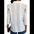 thumbnail image 2 of Blusa Informal con Cuello de Banda, Mangas Abullonadas 3/4 y Bordado Floral con Ojales para Mujer Verde XXL, 2 of 5