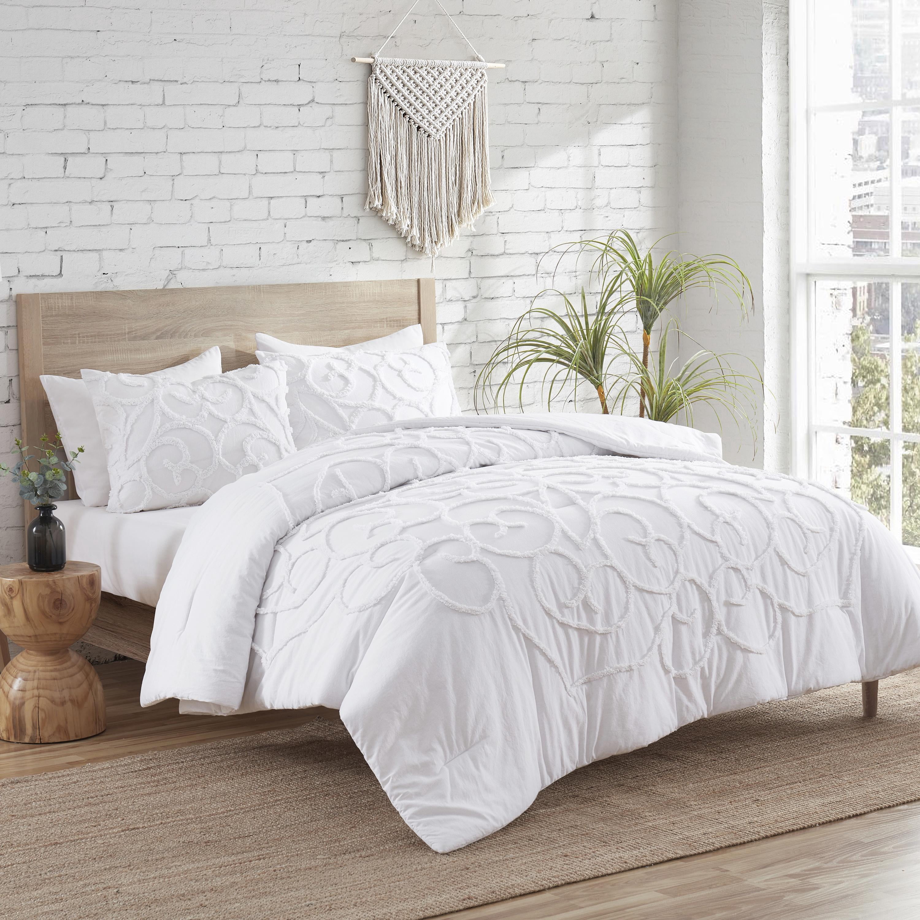 Indigo Ink Tufted Boho 3-Piece White Medallion Comforter Set, King