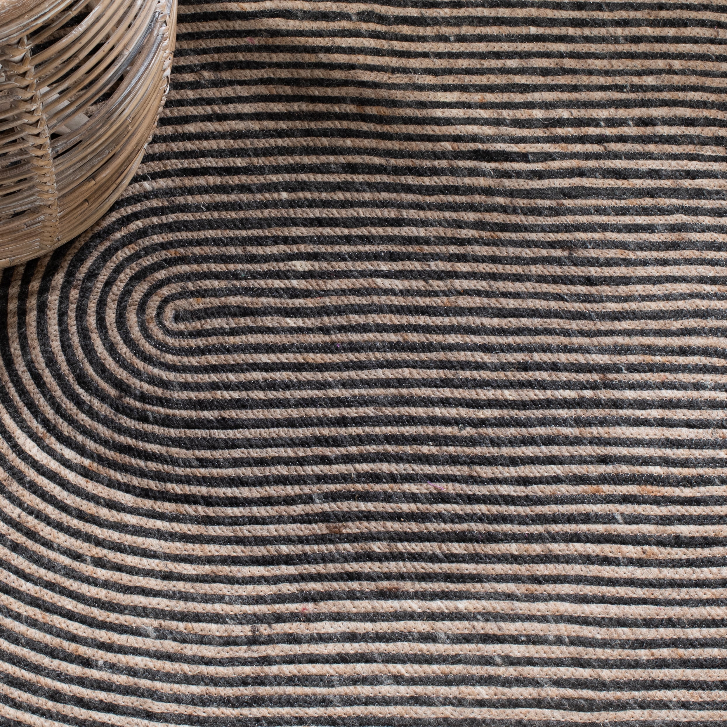 SAFAVIEH Braided Lars Geometric Reversible Area Rug, Beige/Black, 6' x 9' Oval