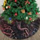 thumbnail image 3 of Falda para árbol de Navidad de Venom, suave y divertida, decoración navideña navideña de granja de 36", 3 of 4