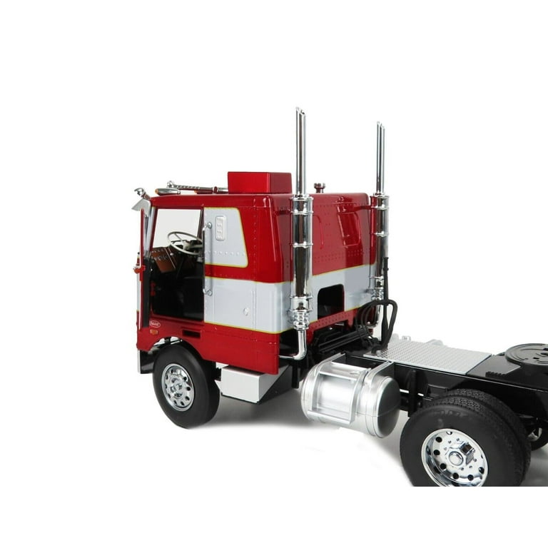 Road Kings 1977 Peterbilt 352 Pacemaker Semi Red and Silver 1:18