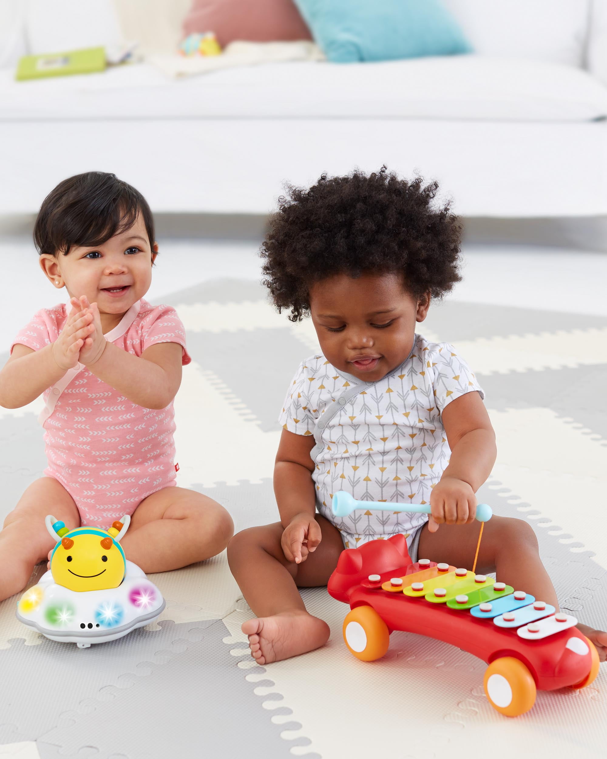 follow bee crawl toy