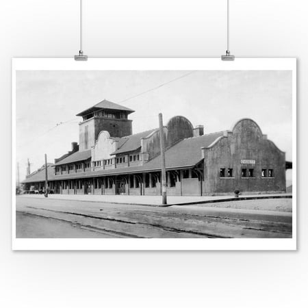 Great Northern Depot - Great Northern Railroad Train Depot in Everett, WA Photograph (9x12 Art Print, Wall Decor Travel Poster)