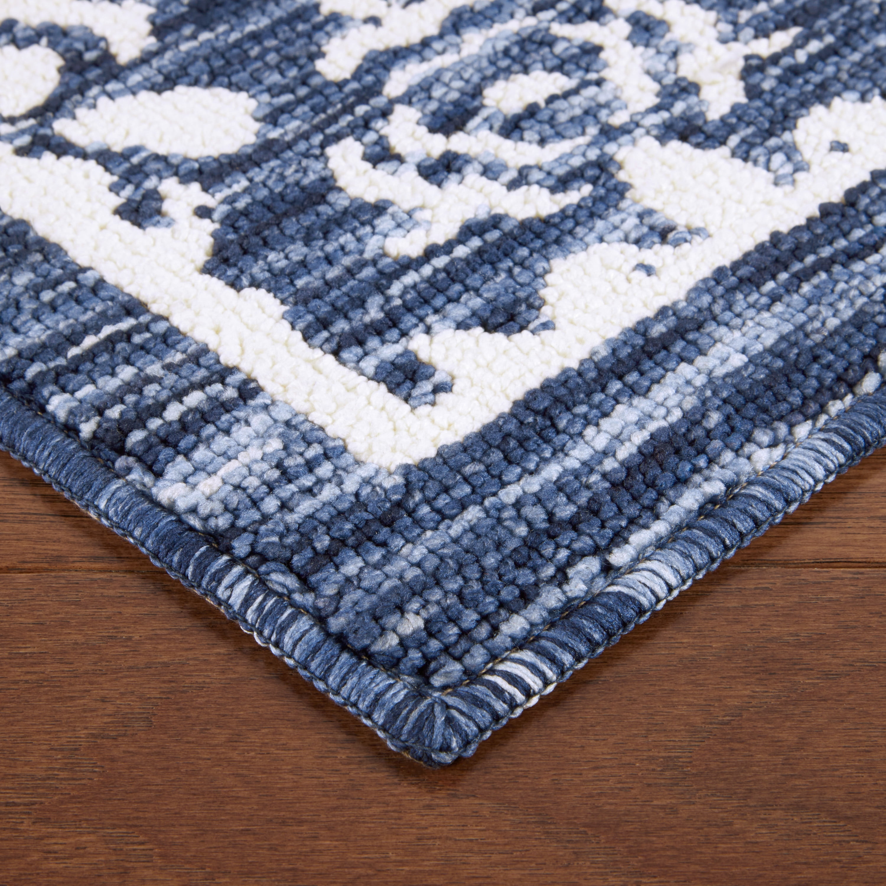 TOWN & COUNTRY EVERYDAY Walker Damask Medallion Everwash® Washable Multi-Use Decorative Rug with Non-Slip Backing, Navy Blue, 24"x72"
