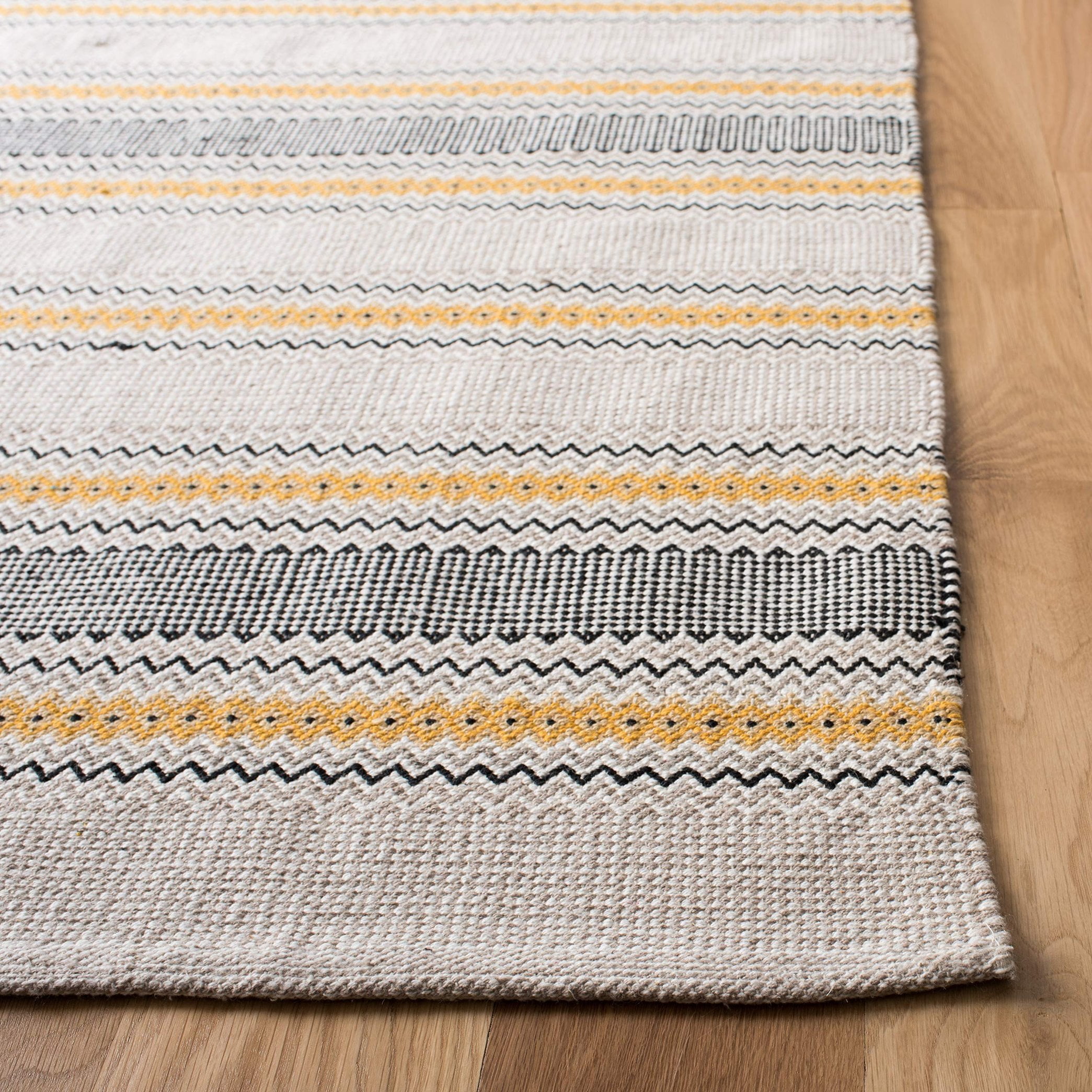 SAFAVIEH Montauk Spots Geometric Striped Cotton Runner Rug, Gold/Beige, 2'3" x 8'